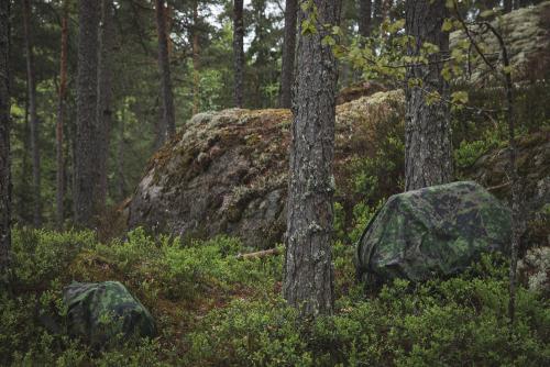 Särmä TST Backpack Rain Cover. On the left: Old model 20L cover on a CP10 Mini Combat Pack, on the right an old model 120L cover on a RP80 recon pack.