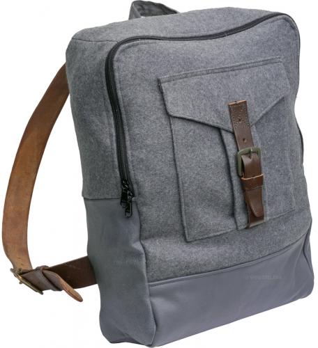 Jämä wool backpack. Leather reinforced model, buckle flap.