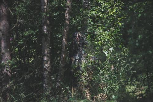 Mil-Tec Ghillie suit. Standing, photographed from approx. 15 m away.