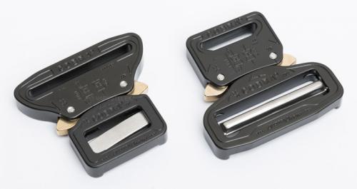 AustriAlpin Cobra Original Buckle. On the left: 28 mm male buckle with 50 mm female counterpart. On the right: the same thing the other way around.