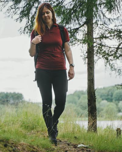 Särmä Polo Shirt, Merino Wool. Model is 170 cm tall with a 72 cm waist. Wearing size XS.