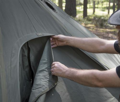 Savotta Hawu 4 tent. Zippered entrance cover.