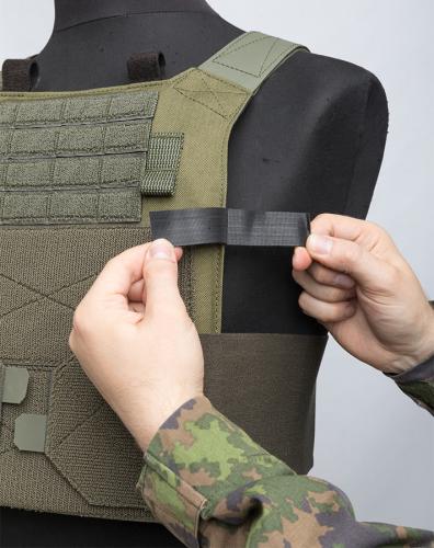 Särmä TST PC18 Plate Carrier. Velcro One-Wrap for cable management.