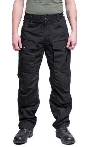 Särmä Outdoor Pants. This person has a 90 cm waist and is wearing size Medium