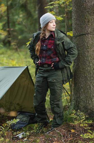 Särmä Outdoor jacket. Model's height 160 cm, seat 87 cm, waist 70 cm and chest circumference 85 cm. Worn clothes are size X-Small Regular.