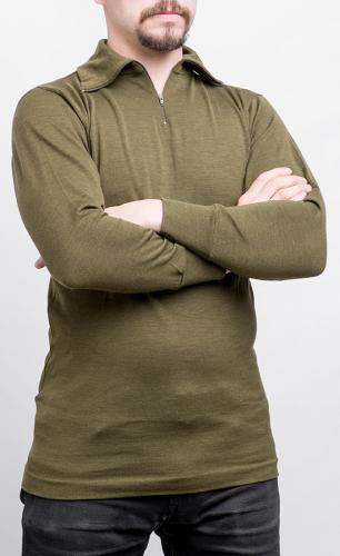 Italian Turtleneck Shirt, Surplus. Our model's strategic measurements are 176 / 96 cm, and he wears size Medium.