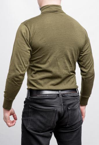 Italian Turtleneck Shirt, Surplus. Our model's strategic measurements are 176 / 96 cm, and he wears size Medium.