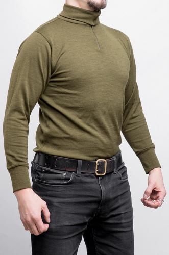 Italian Turtleneck Shirt, Surplus. Our model's strategic measurements are 176 / 96 cm, and he wears size Medium.
