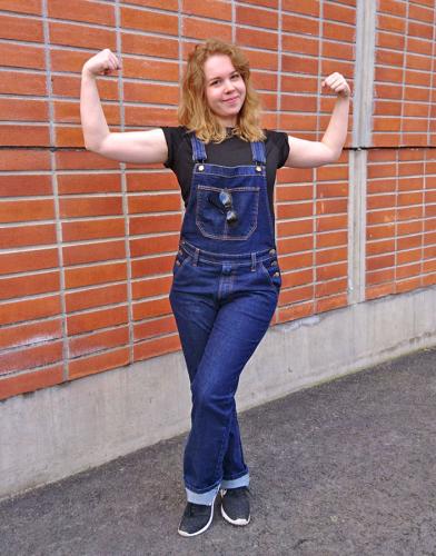 Särmä Denim Overalls. Model's height 166 cm, chest 93 cm, waist 72 cm, with size Small overalls.