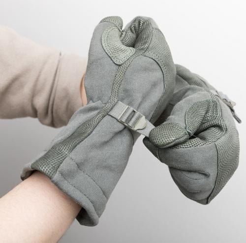 US Masley Gore-Tex Flyer's Gloves, Foliage Green, Surplus. Practical metal buckle adjustments.