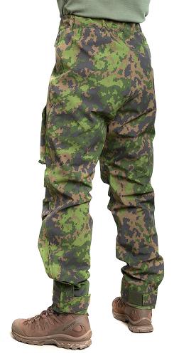 Särmä TST L6 Hardshell pants. This fighter has a 80 cm (31.5") waist and wears Medium Regular. Särmä TST L4 Field Trousers are worn underneath.