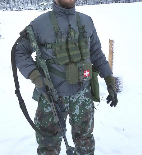 Särmä TST PC18 3xRK Front Panel. The PC18 front panels can be used apart from the plate carrier as minimalistic chest rigs. The pictured panel is the 3XRK mag pouch panel combined with a X-harness and Rip-Off hook-and-loop attachable IFAK pouch.