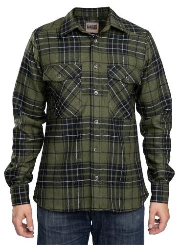 Särmä Wool Flannel Shirt. Model's measurements 175 / 100 cm, worn size Medium Regular.