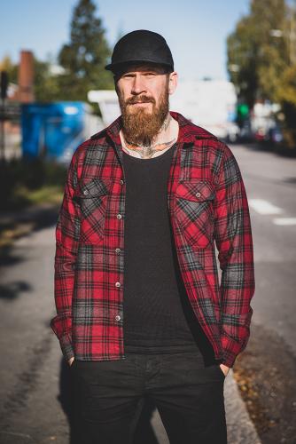 Särmä Wool Flannel Shirt. The model's true size would be Large, but he likes a bit more form fitting clothes, so he picked size Medium. With a woolen garment this works, as the material stretches and forms a bit.