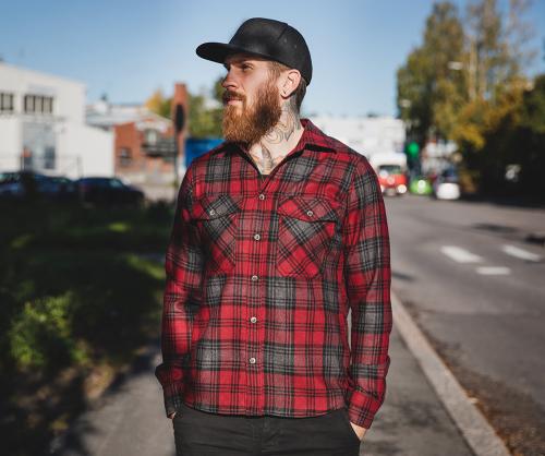 Särmä Wool Flannel Shirt. The model's true size would be Large, but he likes a bit more form fitting clothes, so he picked size Medium. With a woolen garment this works, as the material stretches and forms a bit.