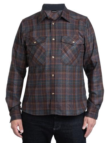 Särmä Wool Flannel Shirt. Model is 178 cm / 5'10" tall with a 114 cm / 45" chest. Shirt size Large Regular.
