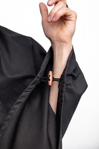 Jämä Softshell Luhka. Toggles can be used to form a pair of cuffs.