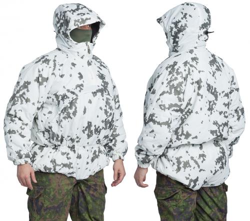 Särmä TST L5 Thermal Anorak. Model's measurements 180 / 100 cm, wearing a Medium size anorak over a field uniform and plate carrier with pouches.