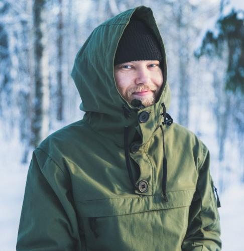 Särmä Windproof Anorak. The collar can be buttoned up nice and secure.