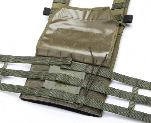 Särmä TST PC18 PALS cummerbund. The fit is adjusted by threading the shock cord through the PALS webbing.