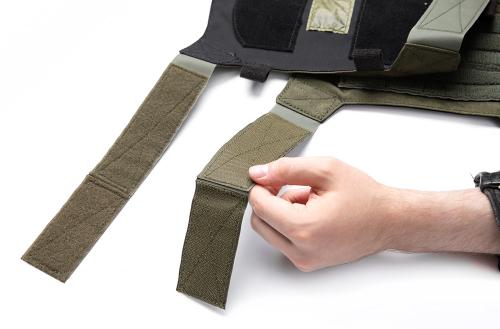 Särmä TST PC18 plate bags. The shoulder straps can be shortened by cutting between the two pieces of hook and loop.