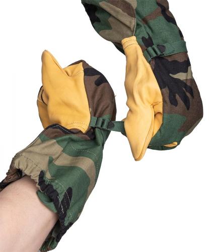 US M-1965 shell mittens with trigger finger, surplus. Wrist adjustments for a custom fit.