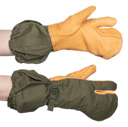 US M-1965 shell mittens with trigger finger, surplus US M-1965 shell mittens with trigger finger, surplus