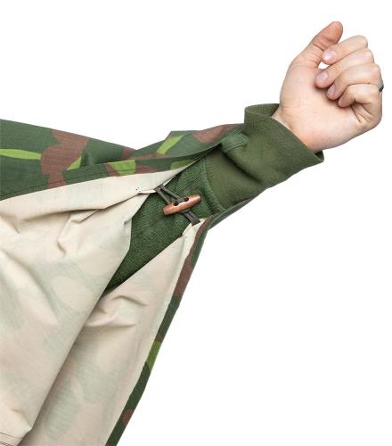 Jämä M91-Luhka. Wooden toggle adjustment on the "sleeves".