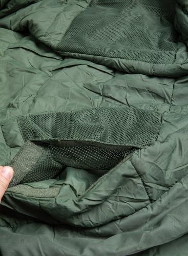 British modular "Defence 4" sleeping bag, surplus. A peek inside the inner mesh pockets. These can be used for valuables or socks to dry in.