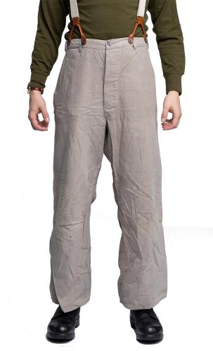 Swedish Work Trousers, Gray, Surplus. Model's measurements 175 / 84 cm, with size 100 worn. Suspenders not included.