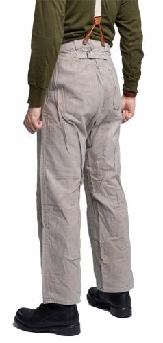 Swedish Work Trousers, Gray, Surplus. Model's measurements 175 / 84 cm, with size 100 worn. Suspenders not included.