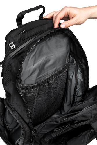 CamelBak Urban Assault Pack, black, with water bottle, surplus. The main compartment with a mesh pocket on one side and a closed pocket on the other.