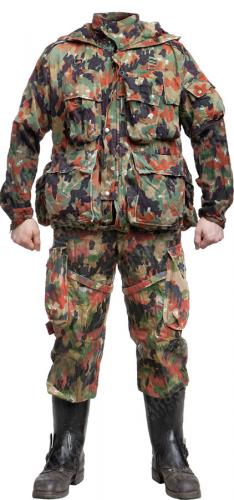 Swiss M70 Cargo Pants, Alpenflage, Surplus. Pictured with the same series combat jacket.
