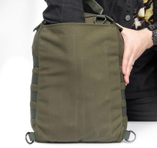 Särmä TST CP10 Mini Combat pack. Flat pocket for stiffener or padding. Bellows into the main compartment.