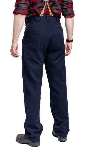 Särmä Worker Pants, Wool. Model's waist 84 cm, height 175 cm and the trousers worn are size 32/32.