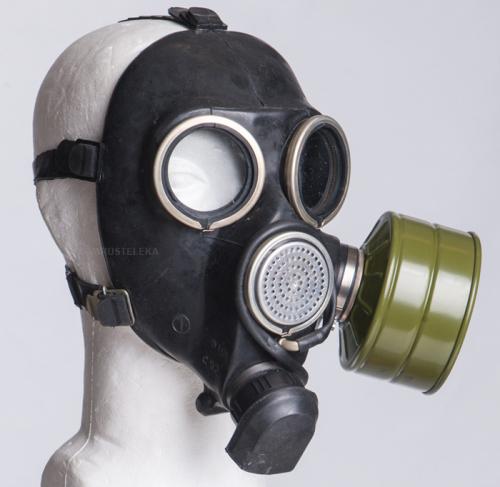 Soviet GP-7 gas mask with carrying bag, black, surplus. The fliter is worn on the side. Filter not included!