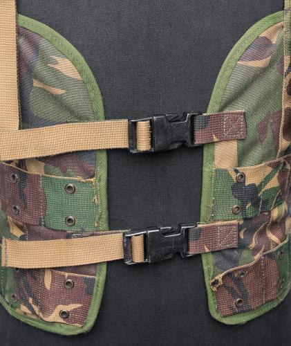 Dutch M93 ALICE-style Combat Vest w.o. Belt, DPM, Surplus. Front adjustment and closing by two side-release buckles.