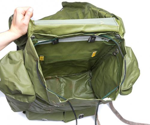 Finnish external frame rucksack, green, surplus. Grade 1. A view inside the main compartment.