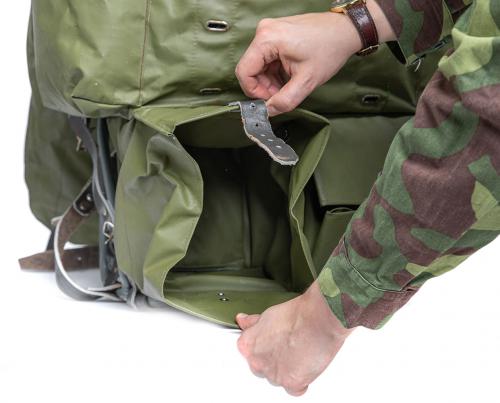 Finnish external frame rucksack, green, surplus. Grade 1. The lower pockets open  up towards the user.
