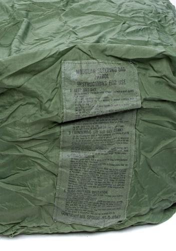 US IMSS Modular Sleeping Bag System, black/green, w. UCP Gore-Tex cover, surplus.