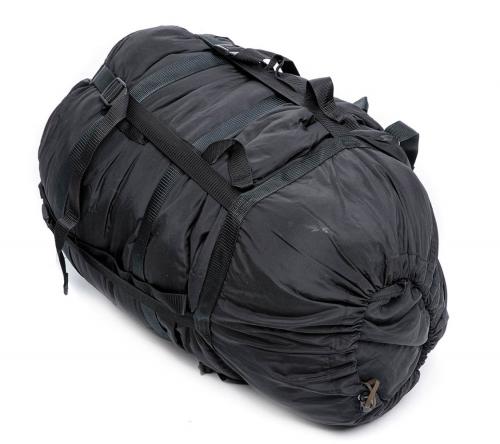 US IMSS Modular Sleeping Bag System, black/green, w. UCP Gore-Tex cover, surplus.