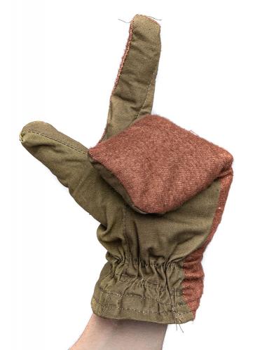 Soviet cotton-flannel mittens, surplus . In the land of no-can-do mittens, the three-fingered man is the king.