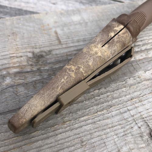 Rokka Knives Korpisoturi. The exact appearance of the MALICE-style clip may vary.