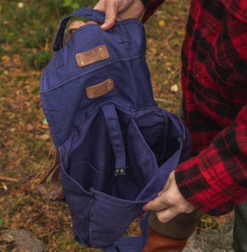 Romanian breadbag, blue, surplus.