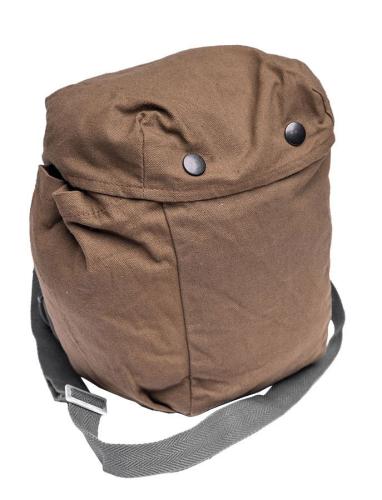 Finnish M/61 Gas Mask with Carrying Bag, Surplus.