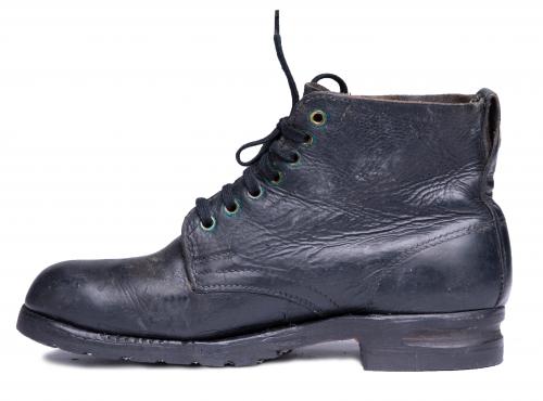 Swedish Ankle Boots, General Model, Surplus. Some have skiing groove on the heel, some don't.