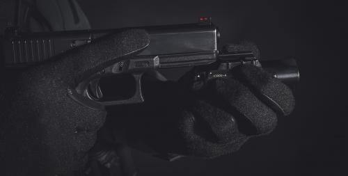 SureFire X300U-A Weaponlight, 1000 lm. Attach without flagging your fingers.