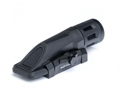 Inforce WML Weaponlight, 400 lm. Simple and functional button with a lift-up safety bar.