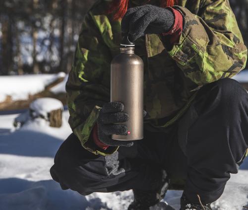 SIGG Traveller Bottle, 1.0 liters (33.8 fl oz).