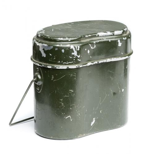 Romanian Two Piece Mess Kit, Aluminium, Surplus. The paint has worn but there are no major dents or deformations.